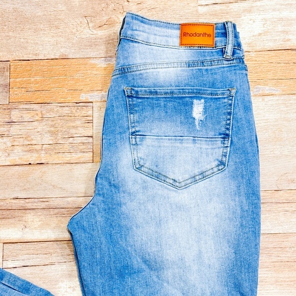 RHODANTHE Light wash distressed boyfriend jeans | Relaxed fit denim | Size 6 * - Picture 4 of 13